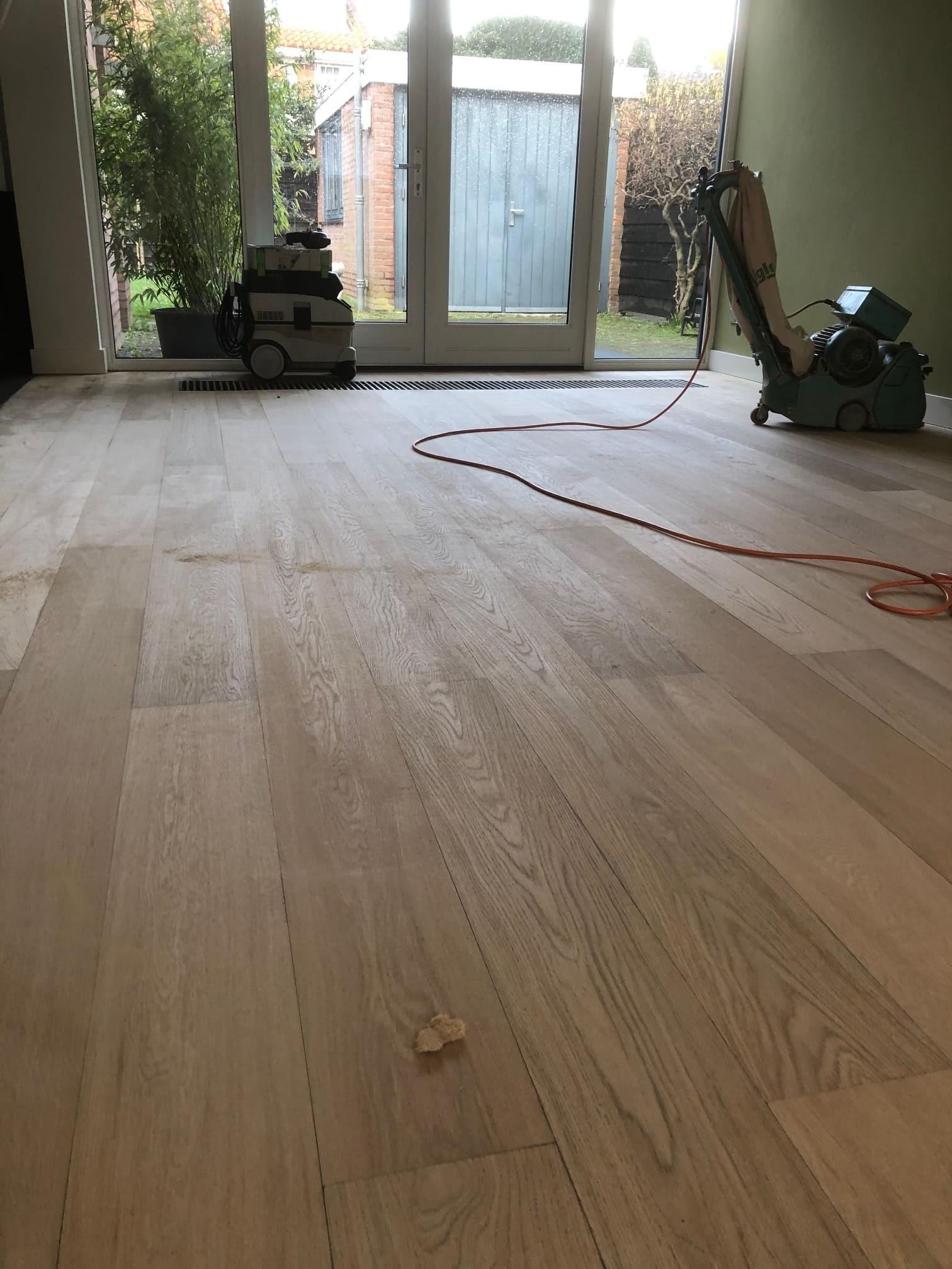 Een nieuwe tapis parket vloer.